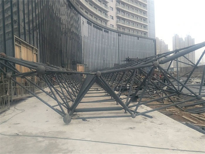巴音郭楞万豪酒店雨棚网架